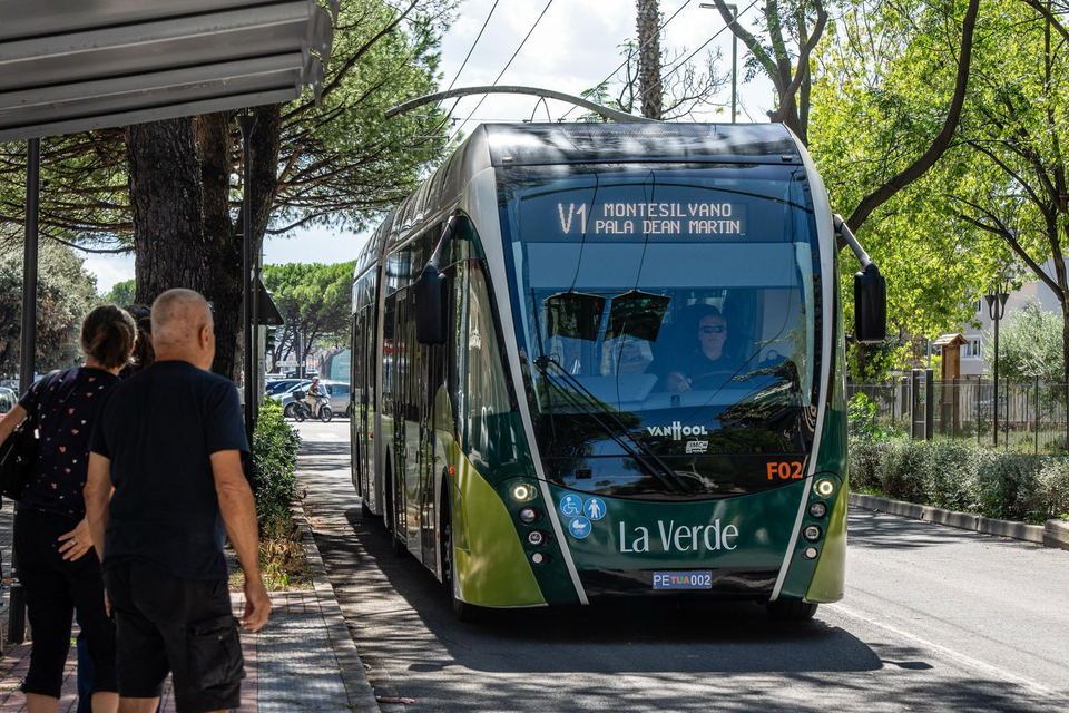 Több mint három évtizednyi várakozás után végre elindult a Pescara–Montesilvano BRT trolibuszfolyosó