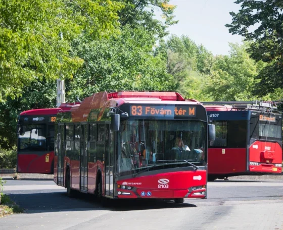 83-as troli felsővezeték és áramellátás kiépítése