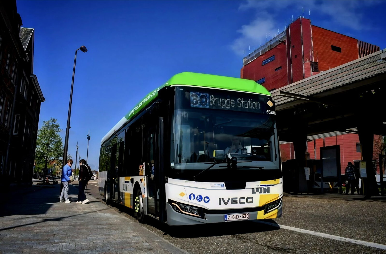 Száztíz darab új Iveco Crossway LE Elec villanybusz került a De Lijn alvállalkozói hálózatába