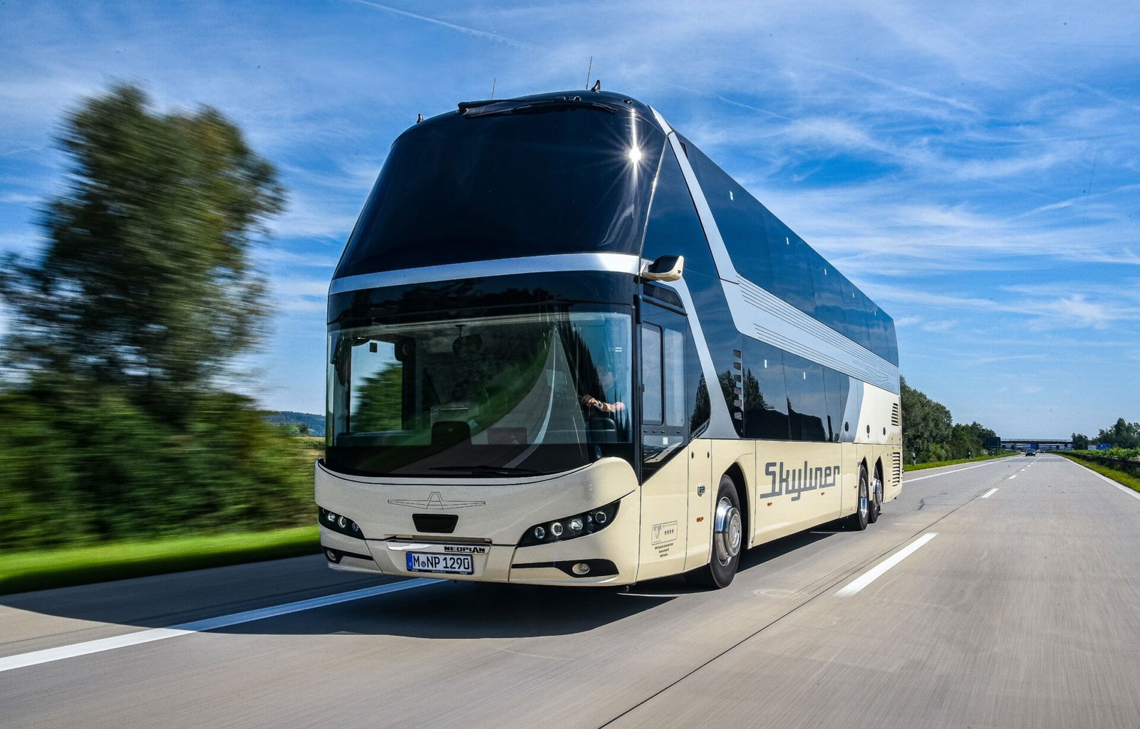 Limitált szériás különkiadást kap a Neoplan Skyliner