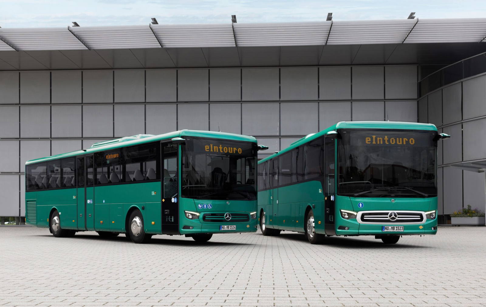 Helyközi villanybusszal és új akkutechnológiával érkezett a Daimler Buses a Busworldre