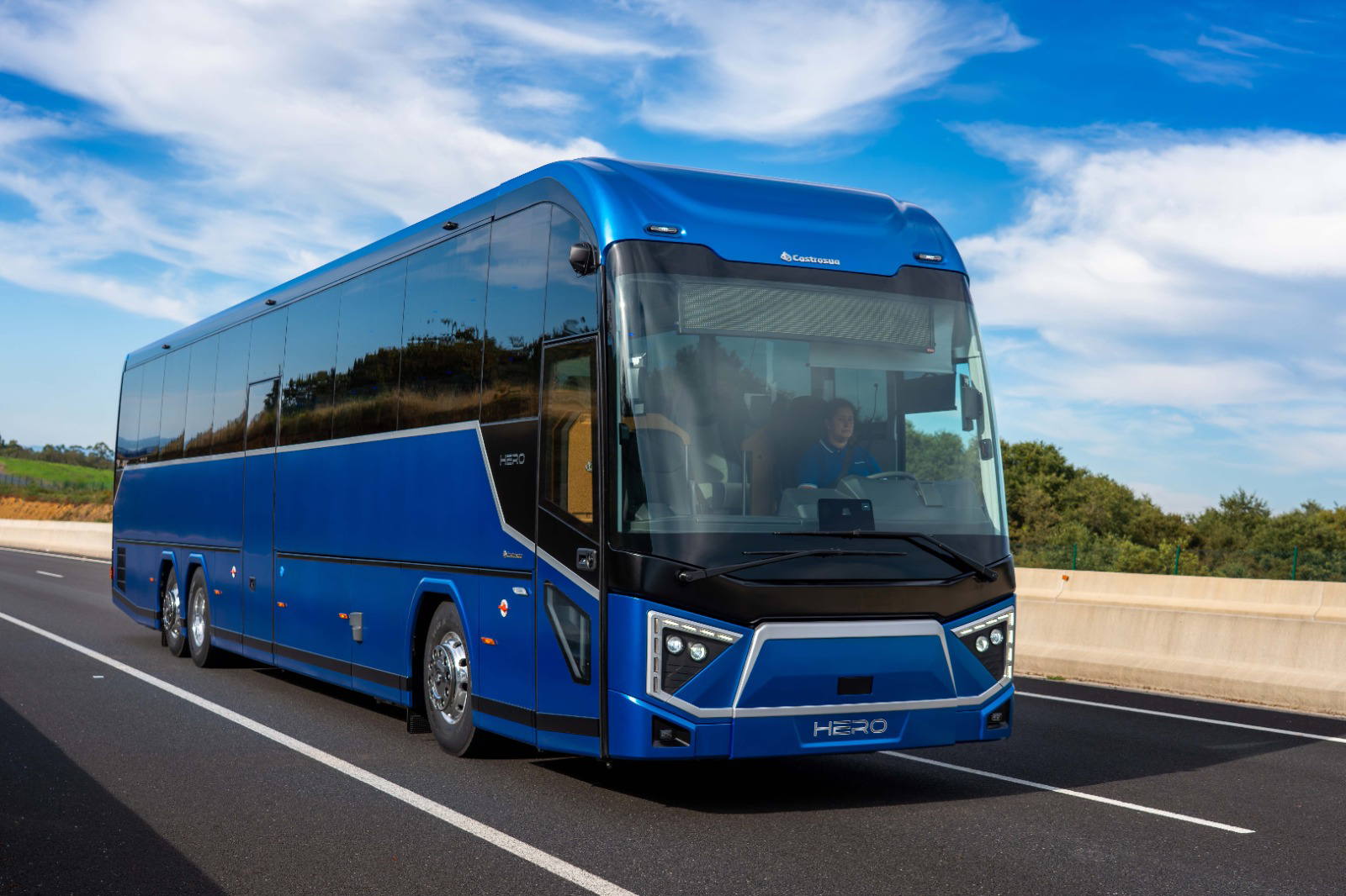 Busworld Europe 2025: Volvo BZR alvázon mutatkozott be a Castrosua első távolsági villanybusza, a HERO