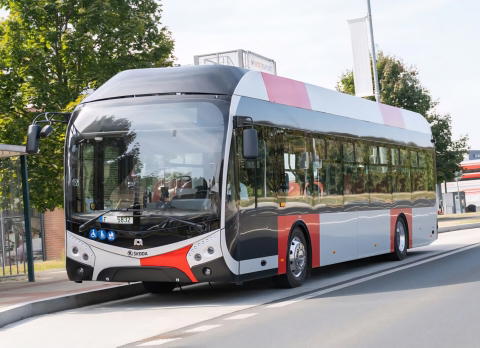 Megérkezett Prágába a SOR karosszériás Škoda villanybuszok első szériája