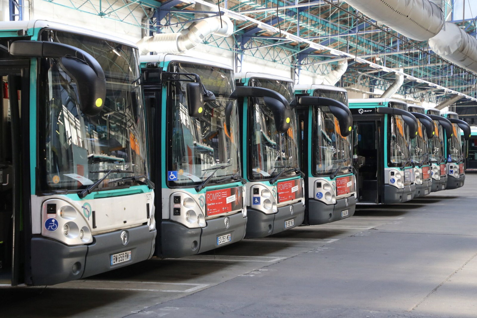 Négyszáz párizsi autóbuszt adományoz Ukrajnának az Île-de-France Mobilités