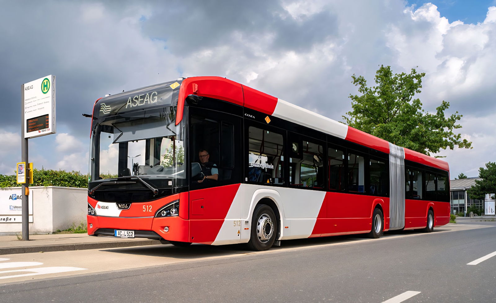 Globális átrendeződés az elektromos autóbuszpiacon – gyorsul a villamosítás és a gyártói verseny