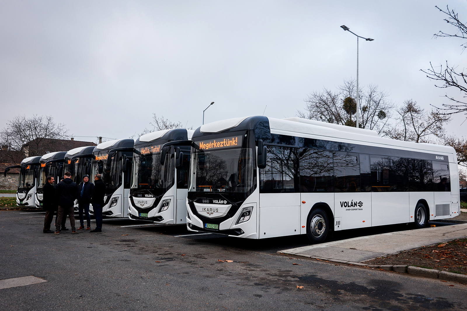 Tatára is megérkeztek a Volán új Ikarus 120e villanybuszai
