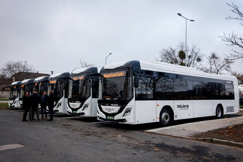 Tatára is megérkeztek a Volán új Ikarus 120e villanybuszai