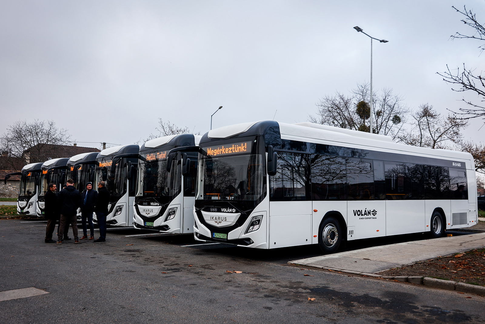 Tatára is megérkeztek a Volán új Ikarus 120e villanybuszai