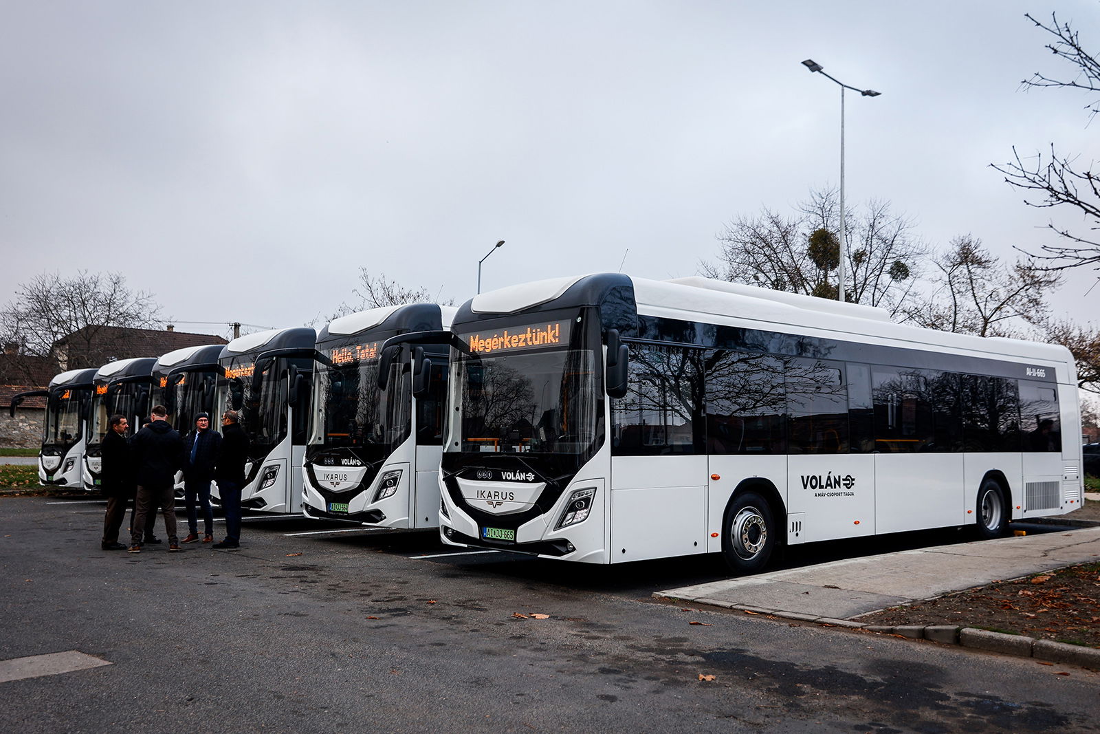 Tatára is megérkeztek a Volán új Ikarus 120e villanybuszai