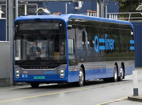 Van Hool villanybuszok helyett Yutong háromtengelyesekkel újul meg a Qbuzz Qliner flottája