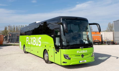 Magyar üzemeltetővel indít új közvetlen járatot Prága és London között a FlixBus