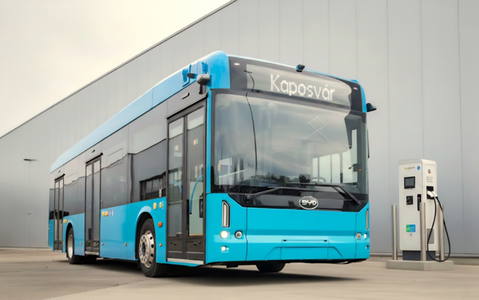 Tizenöt darab 180 kW-os töltőberendezés érkezik Kaposvár 15 darabos BYD–MAN villanybusz-flottájához