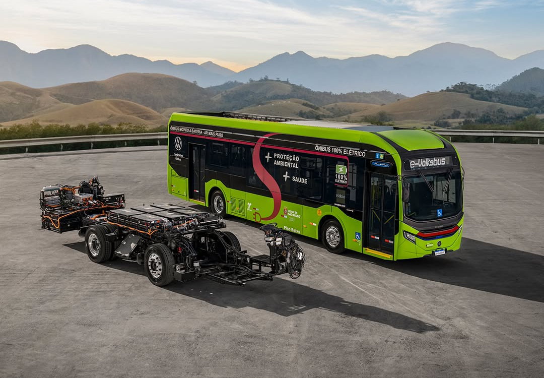 Megérkeztek leendő üzemeltetőikhez az első e-Volksbus villanybuszok