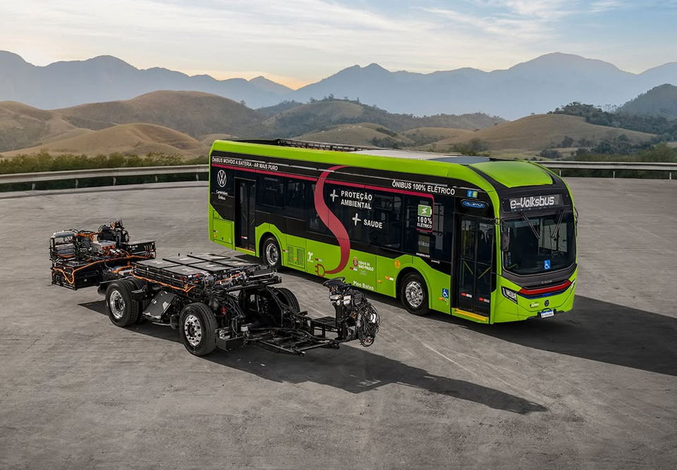 Megérkeztek leendő üzemeltetőikhez az első e-Volksbus villanybuszok