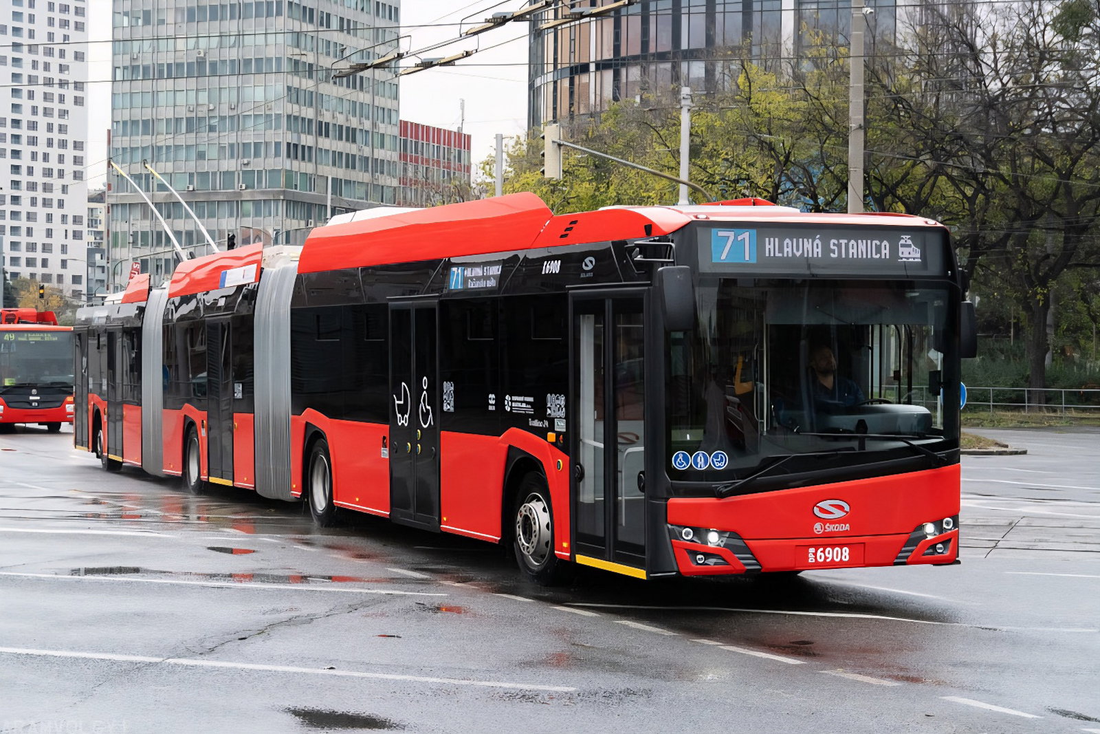 DPB-Solaris-Škoda megállapodás: két évvel hosszabb garancia és félmillió eurós alkatrészcsomag jár a pozsonyi Trollinókhoz