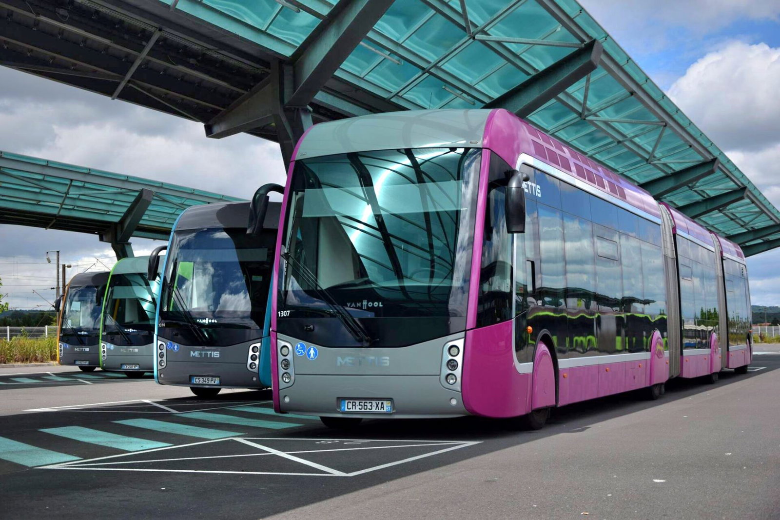 Duplacsuklós villanybuszokra cserélné 24 méteres Van Hool dízel–elektromos hibridjeit a franciaországi Metz