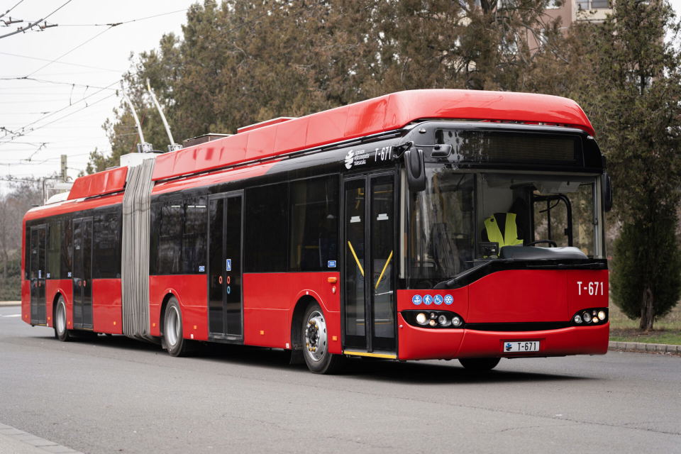 Utasforgalomban az SZKT első, Salzburgból érkezett Solaris Trollino 18 trolibusza