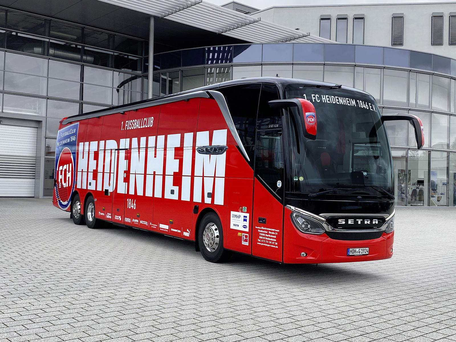 Egyedi kivitelű luxusbuszokat szállított két német megrendelőnek a Setra