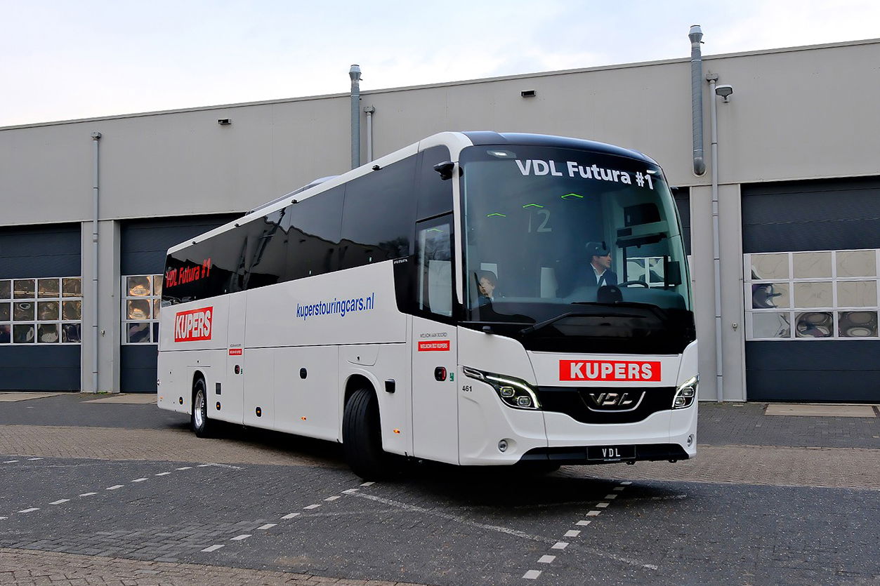 Átadták az új VDL Futura 3 turistabusz első ügyfélpéldányait