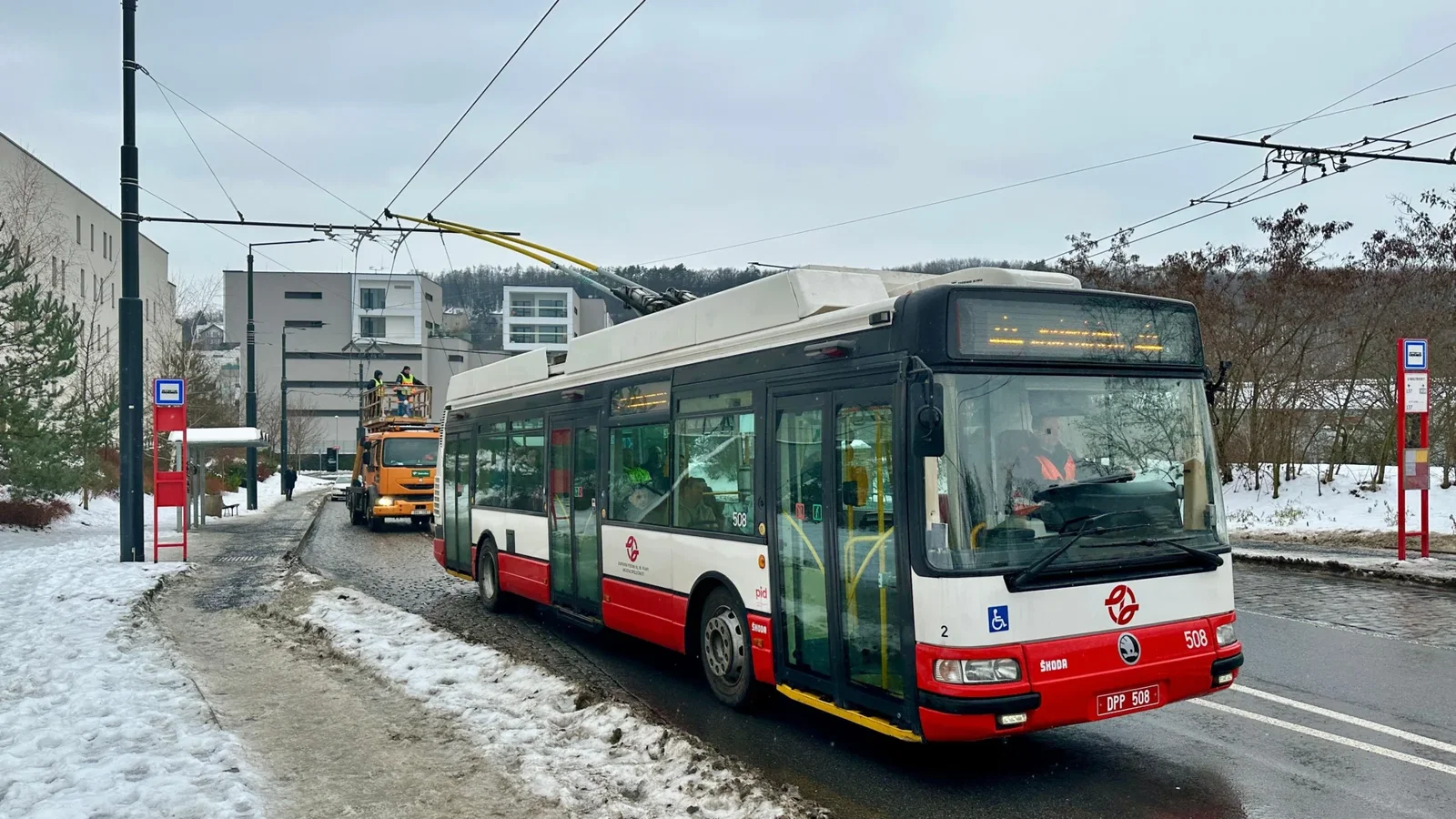 Közel hat évtized után visszatérnek a trolibuszok a prágai 52-es vonalra