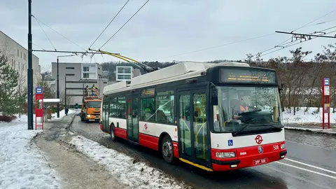 Közel hat évtized után visszatérnek a trolibuszok a prágai 52-es vonalra