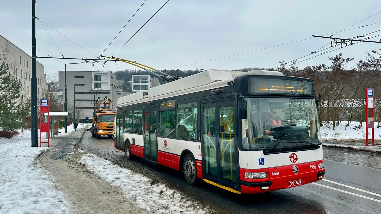 Közel hat évtized után visszatérnek a trolibuszok a prágai 52-es vonalra