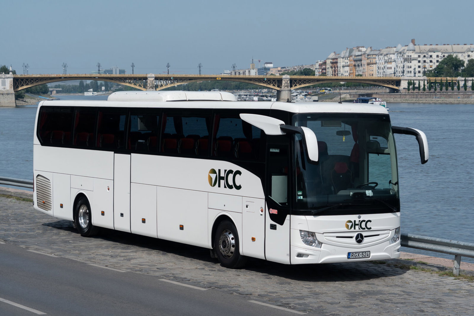 Közel 700 ezer busz az EU útjain – átlagéletkor, hajtásmódok és a magyar flotta helyzete számokban