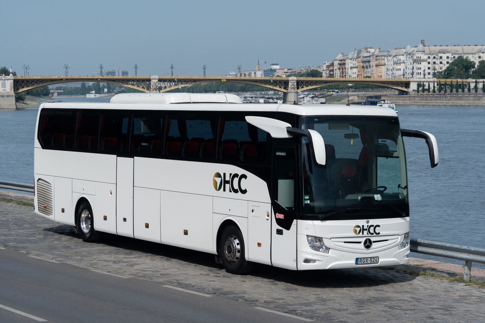 Közel 700 ezer busz az EU útjain – átlagéletkor, hajtásmódok és a magyar flotta helyzete számokban