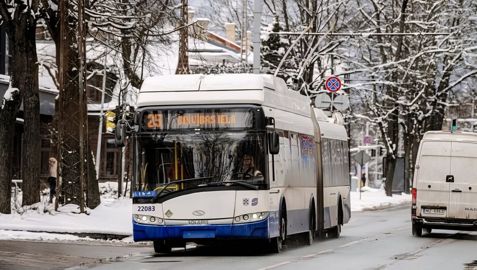 Összesen 100 szóló, csuklós és duplacsuklós önjáró trolibusz beszerzésére készül Riga