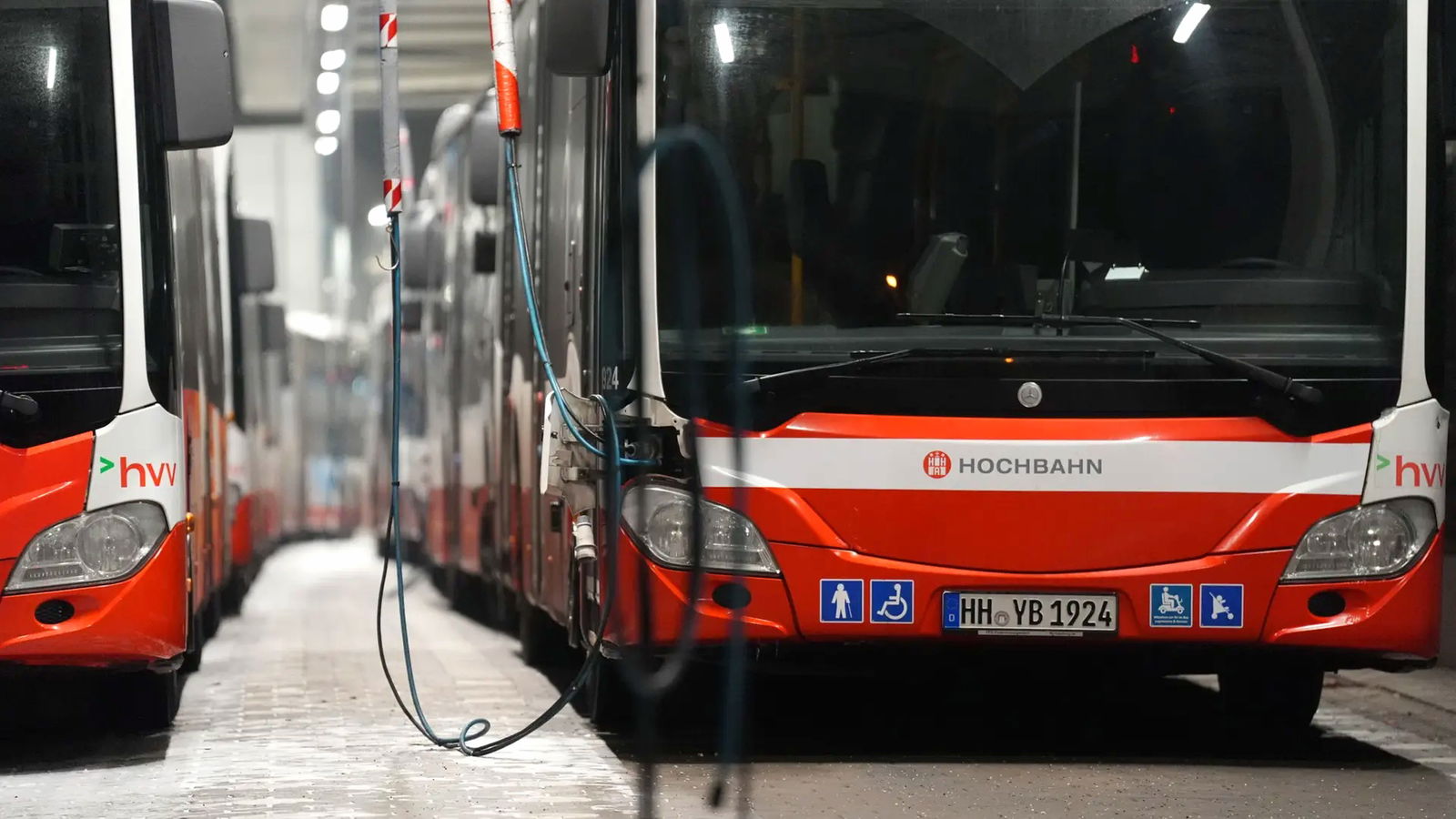 Leálló hálózatok, túlterhelt vasút: kétnapos sztrájk forgatja fel a német közösségi közlekedést