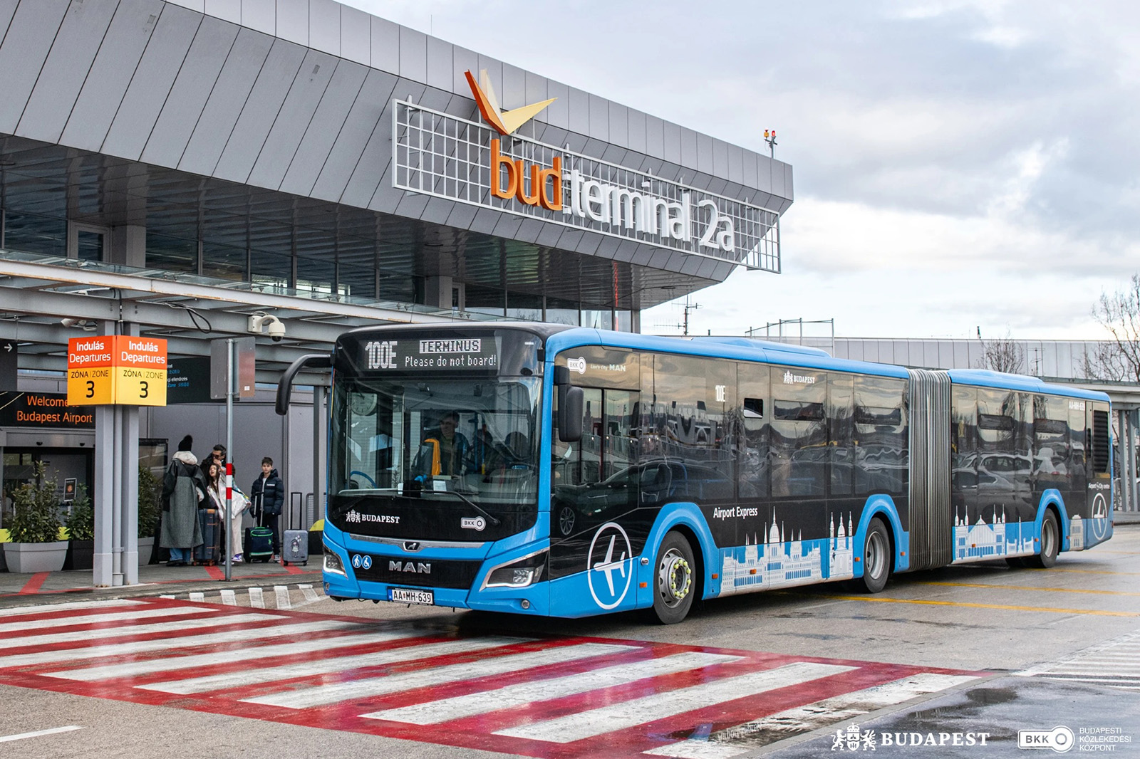 Adatalapú rendszer segíti a 100E repülőtéri buszjárat rugalmas sűrítését