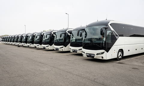 Tizenöt új Neoplan Tourlinerrel bővítette állományát az Infinitours-busz.hu