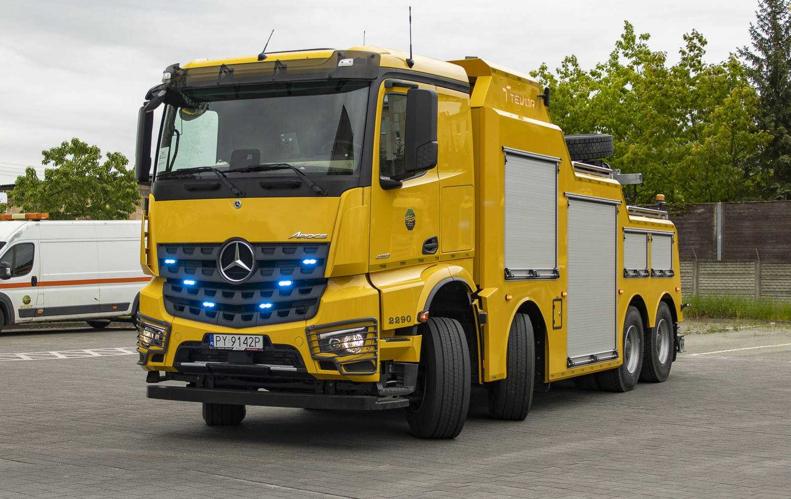 Nem mindennapi járművel büszkélkedik az MPK Poznań: új Mercedes-Benz Arocs műszaki mentő állt szolgálatba