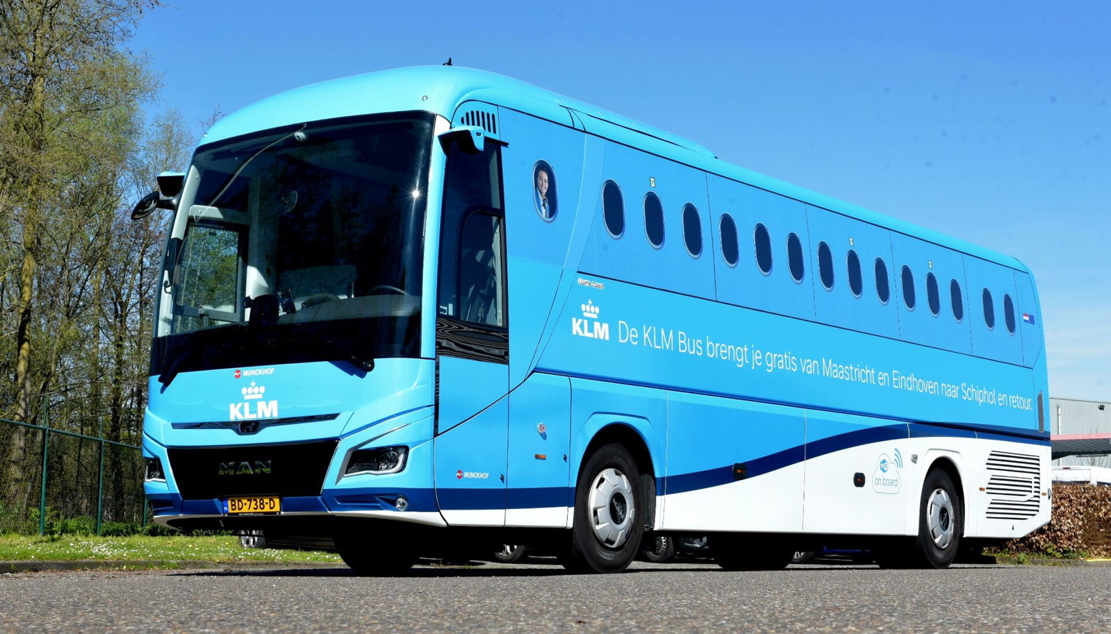 Új MAN turistabuszokra váltott a KLM „repülőablakos” holland shuttle-szolgáltatása