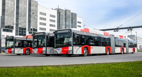 Régiós mintaprojekt: így lett a prágai 119-esből duplacsuklós trolibuszfolyosó