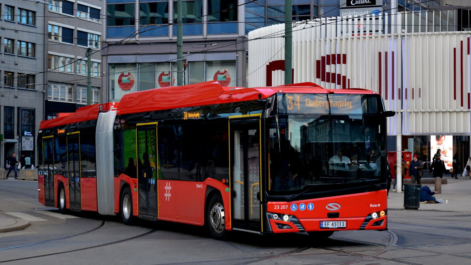 A villanybuszok tömege már az úthálózatot is próbára teszi Norvégiában
