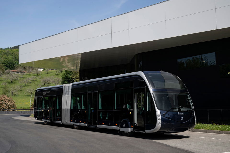 Párizsban mutatkozott be az Irizar megújult BRT-villanybusza