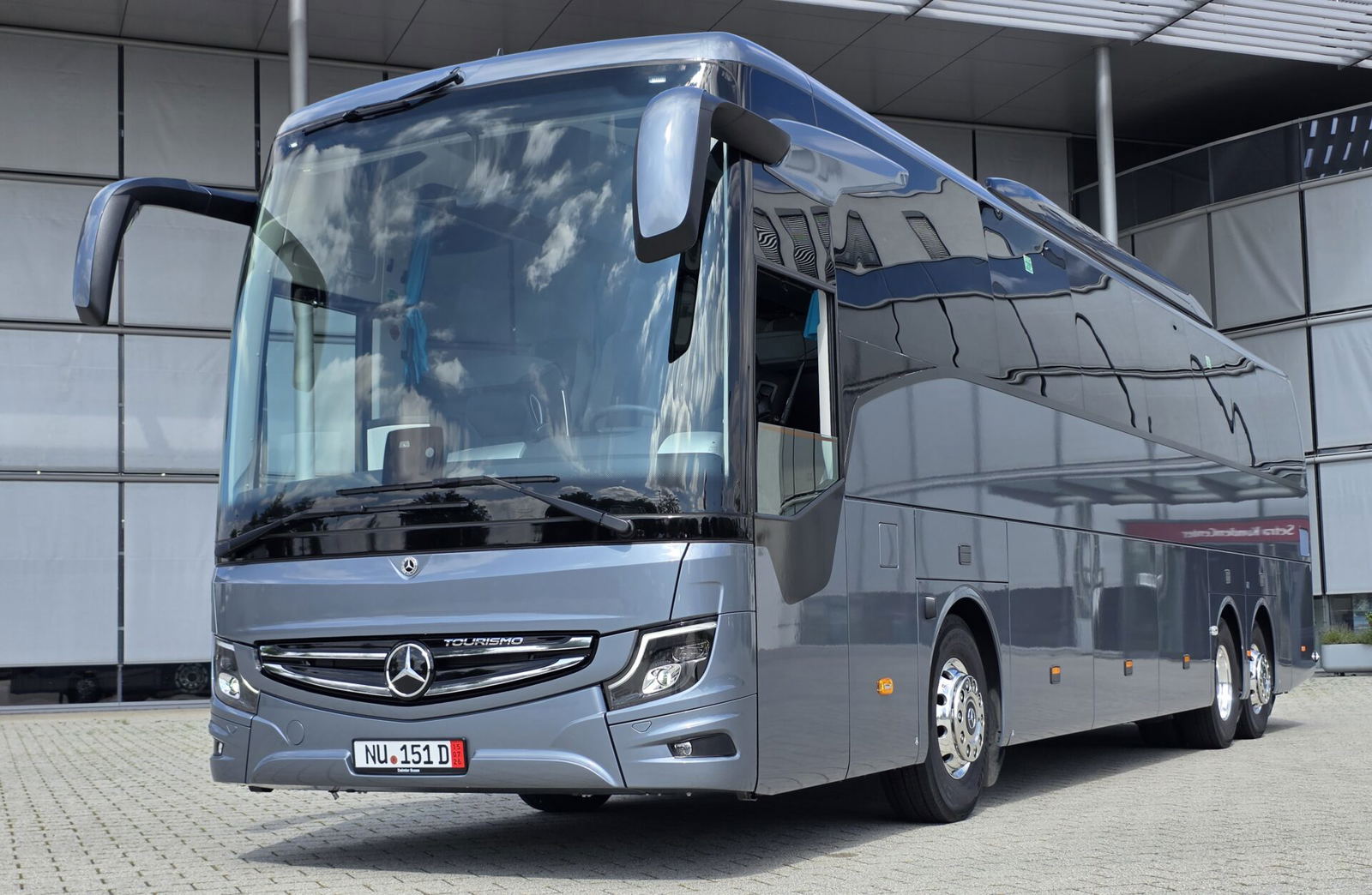 Egy háromtengelyes Mercedes-Benz Tourismo forgalomba állításával kezdődik új korszak a Viatoribusnál