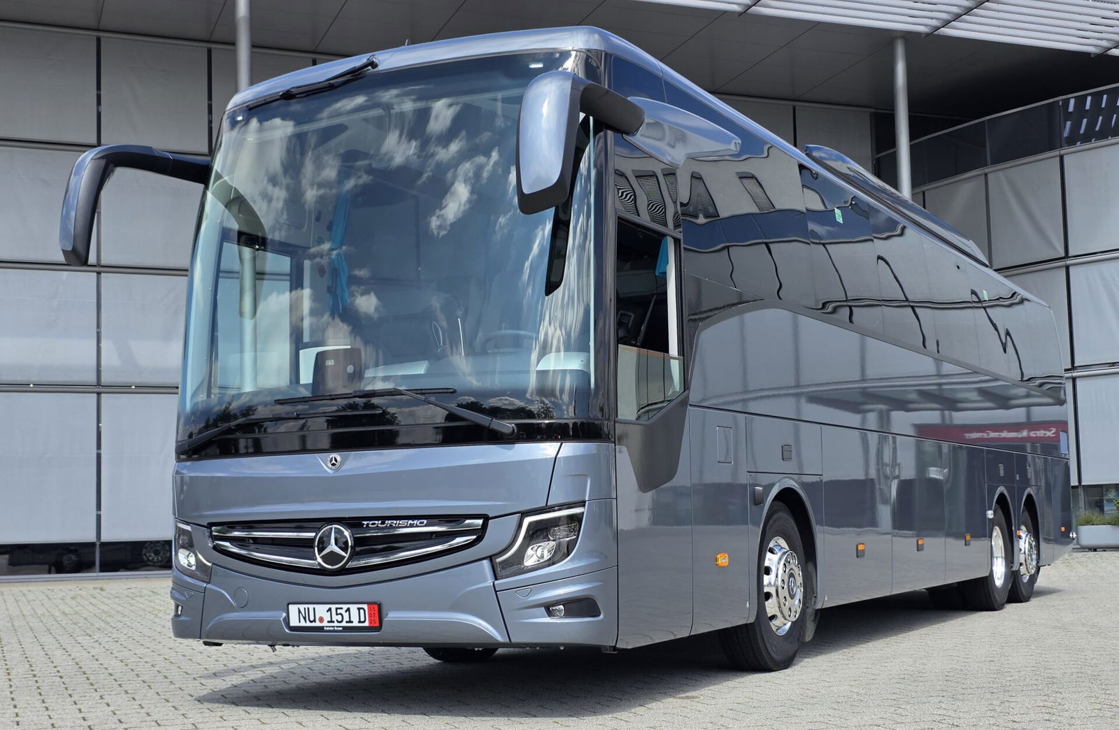 Egy háromtengelyes Mercedes-Benz Tourismo forgalomba állításával kezdődik új korszak a Viatoribusnál