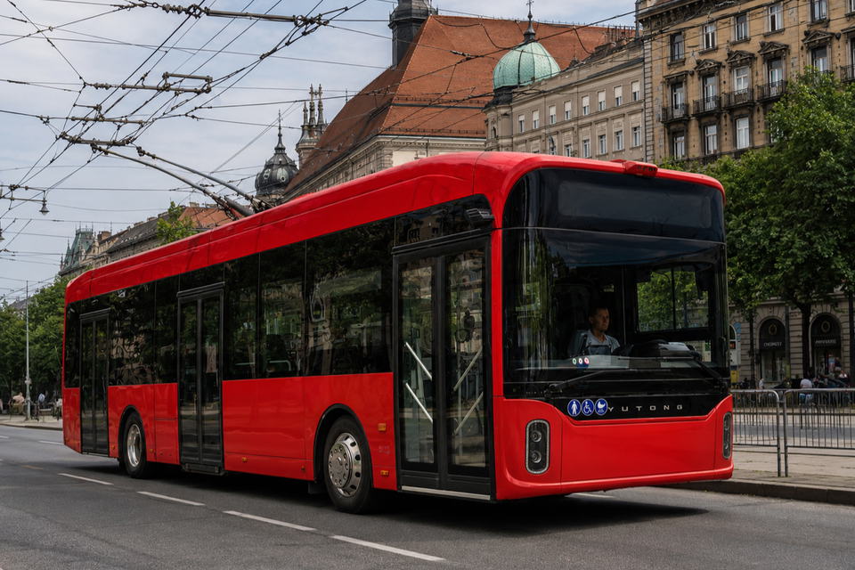 Aláírták a keretszerződést, megfelelő finanszírozás esetén akár 160 új trolibusz érkezhet Budapestre