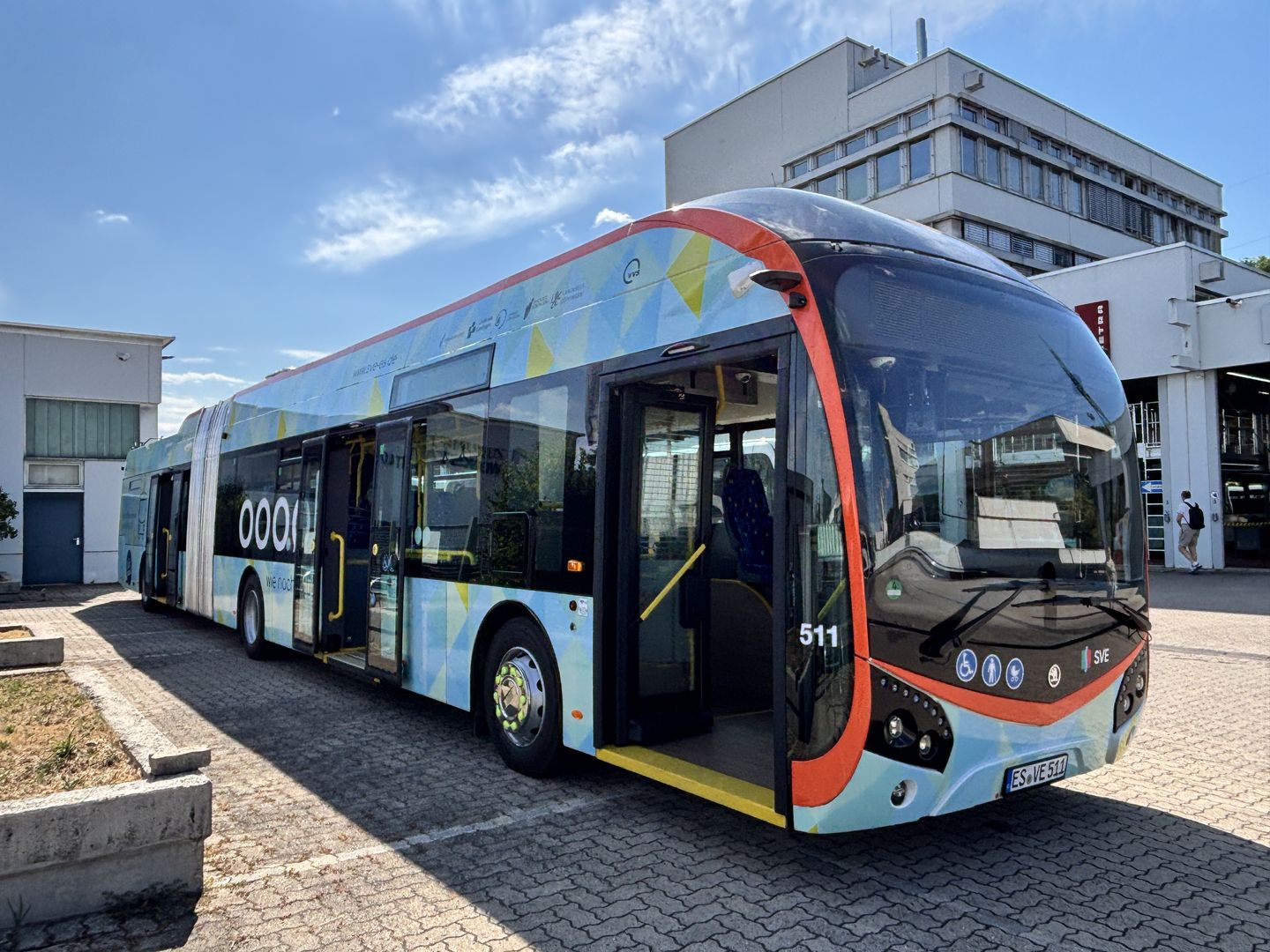 Megérkezett leendő szolgálati helyére Esslingen első két új önjáró Škoda trolibusza