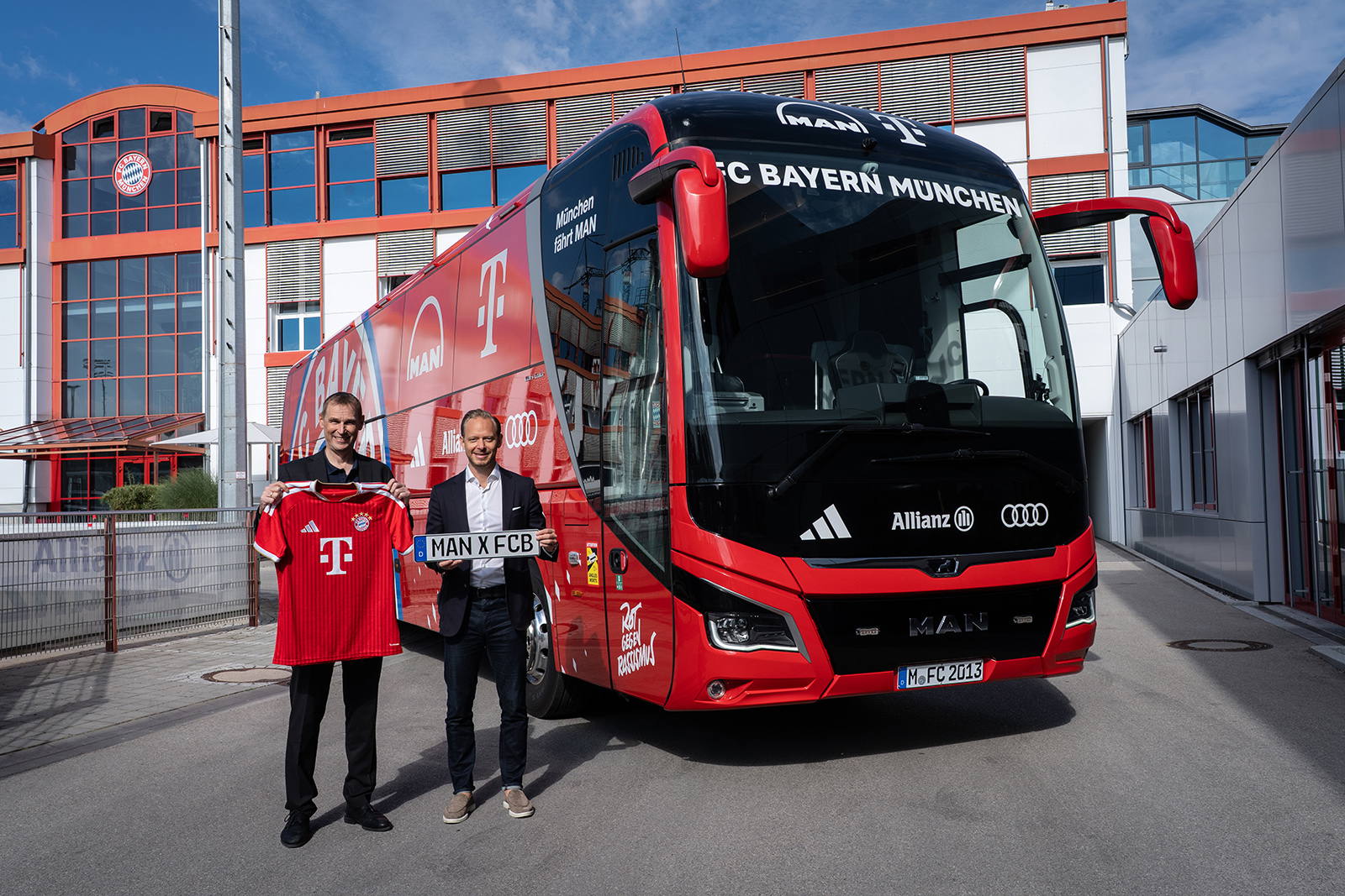Új MAN Lion’s Coach L csapatbusszal indítja a szezont az FC Bayern München