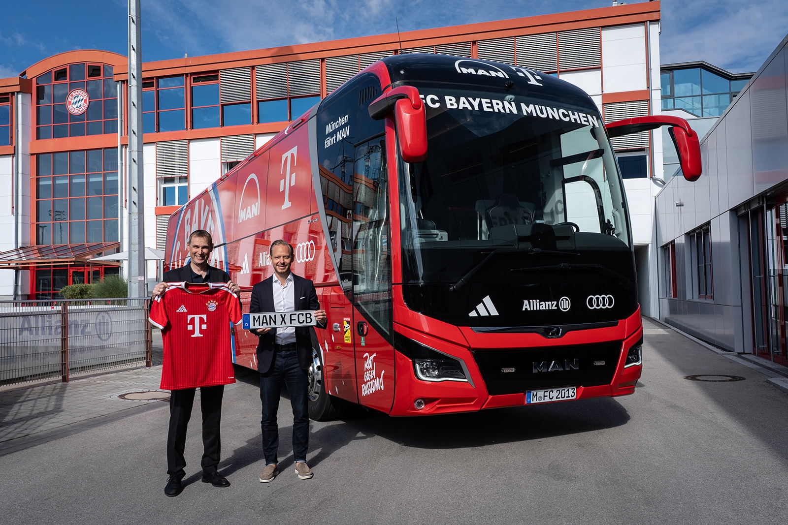 Új MAN Lion’s Coach L csapatbusszal indítja a szezont az FC Bayern München