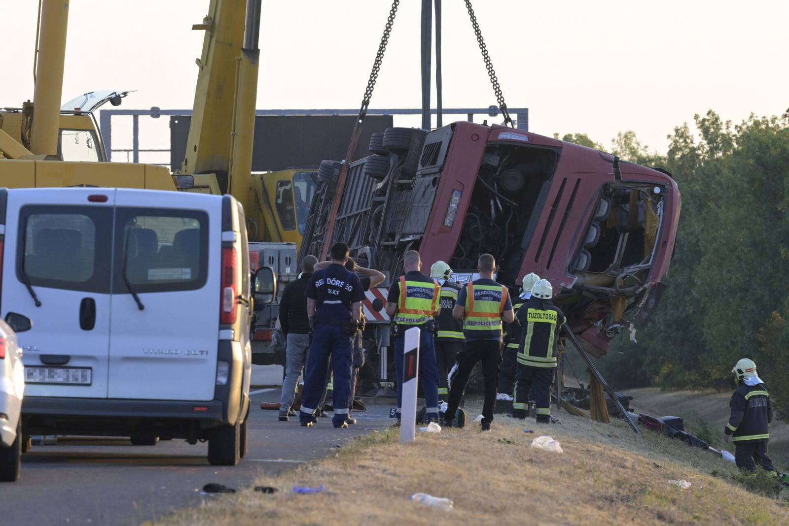 A busz megvédhet, de csak ha az ülésben maradunk – ezért életbevágó a biztonsági öv