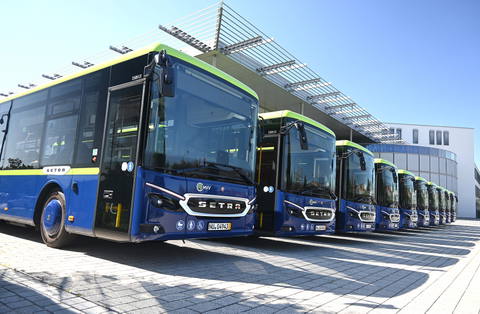 Tíz új helyközi kivitelű Setra S 515 LE autóbusszal bővítette flottáját a Geldhauser