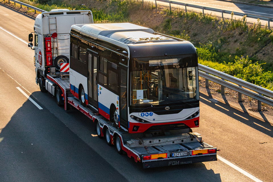 Megérkeztek Magyarországra a székesfehérvári rendeltetésű Zonson midibuszok