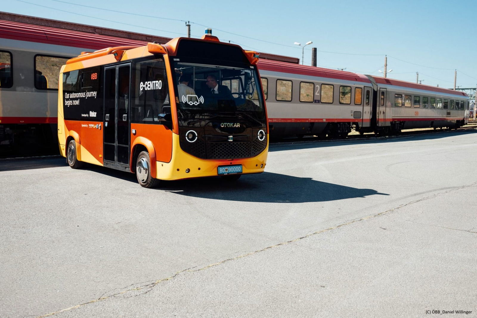 Valós üzemi körülmények között teszteli az Otokar önvezető minibuszát az ÖBB Postbus