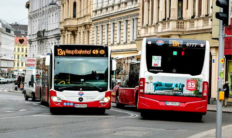 Új szabály Bécsben: e-roller nem vihető buszra és villamosra