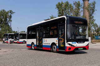 Bemutatkoztak Székesfehérvár vadonatúj elektromos midibuszai