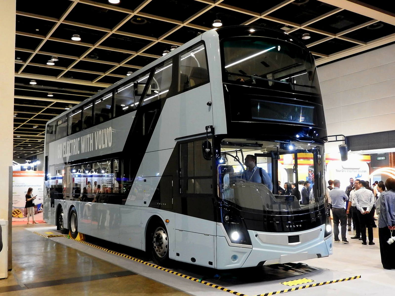 Volvo Buses enters Hong Kong market with tri-axle electric double-decker